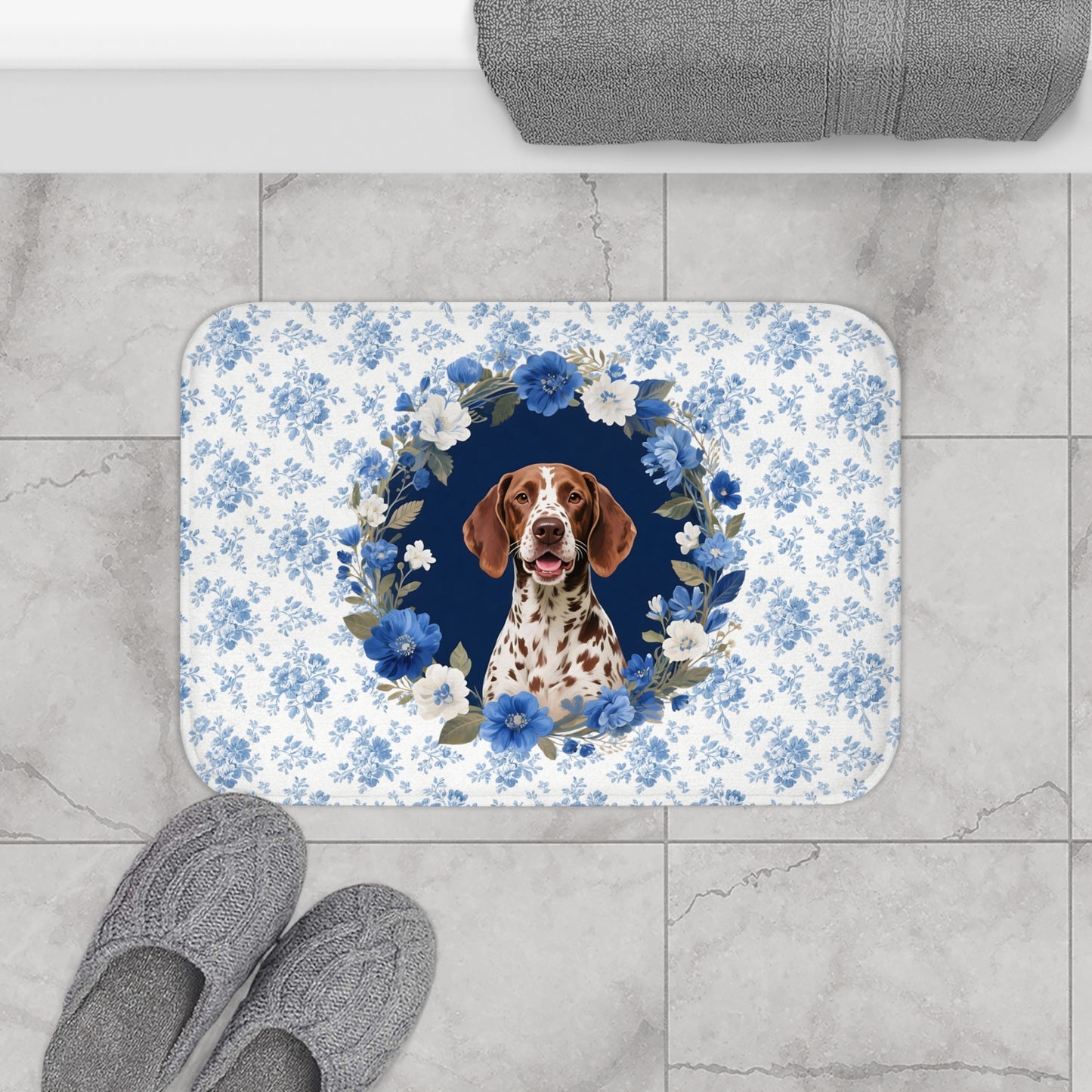 Blue Floral GSP Bath Mat – Cute German Shorthaired Pointer Dog Bathroom Rug