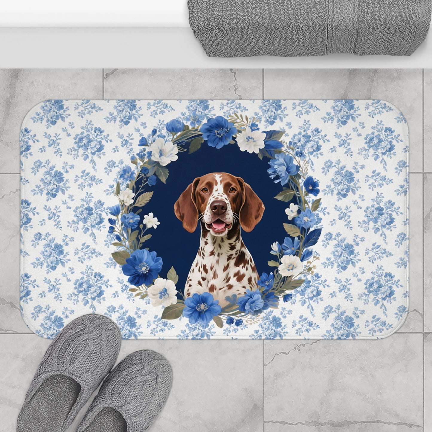 Blue Floral GSP Bath Mat – Cute German Shorthaired Pointer Dog Bathroom Rug